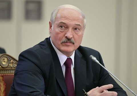 Лукашенко заявил о возможной передаче 70-80% полномочий правительству и парламенту