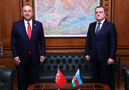 Главы МИД Турции и Азербайджана провели телефонный разговор