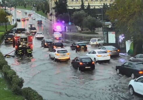 Улицы Баку, на которых из-за дождливой погоды затруднено движение - Список (Фото-Видео) 