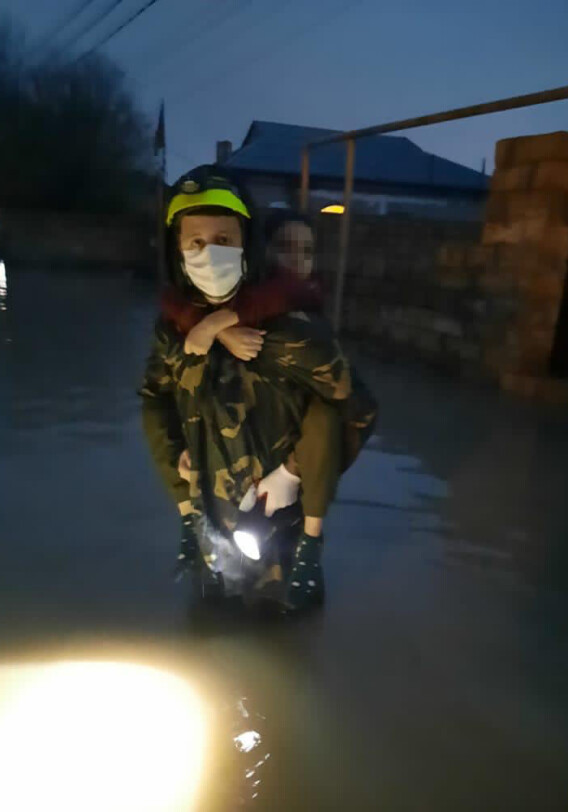 Спасательные операции МЧС Азербайджана на затопленных территориях (Фото–Видео)
