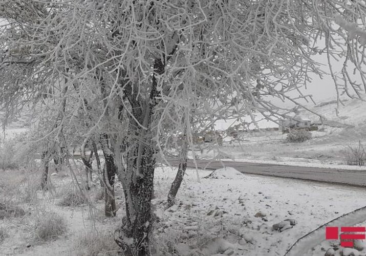 В Шамахы выпал снег, на дорогах ожидается гололедица (Фото)