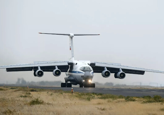 Российские самолеты доставят военных инженеров в Карабах