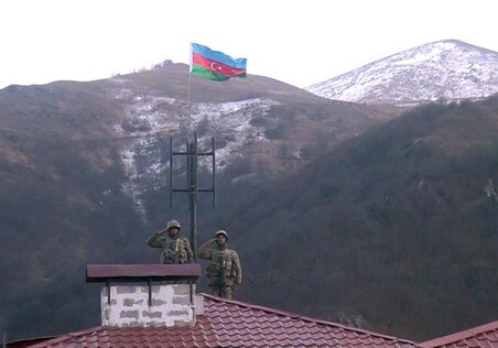В освобожденном от оккупации Кяльбаджаре поднят азербайджанский флаг (Видео)