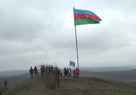 На одной из горных вершин Джалилабада установлен флаг Азербайджана (Видео)