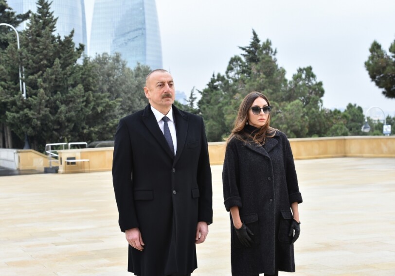 Президент Ильхам Алиев и первая леди Мехрибан Алиева почтили память шехидов (Видео) 