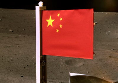 Китай третьим после США и СССР установил свой флаг на Луне