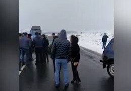 В Армении протестующие перекрыли дорогу, требуя отставки Пашиняна (Видео)