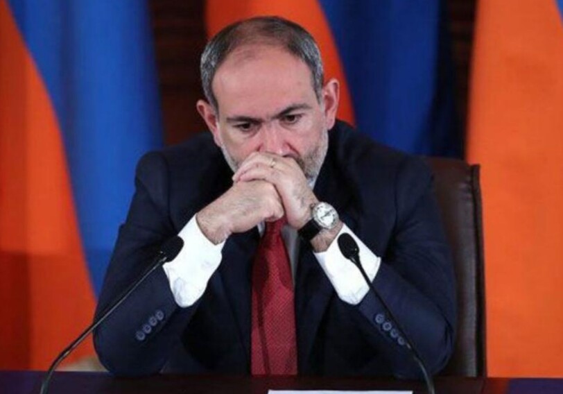 Курьез в парламенте Армении: Пашиняну дали лист бумаги, чтобы он написал заявление об уходе (Видео)