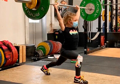 Самая сильная в мире 7-летняя девочка подняла штангу весом 80 кг