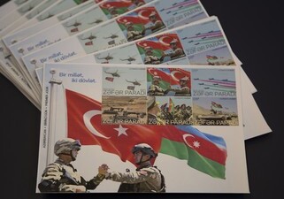  В Азербайджане выпущена почтовая марка Одна нация, два государства. Парад Победы (Фото)