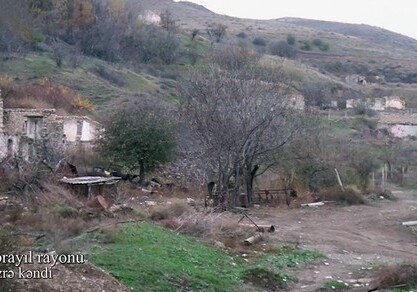 Кадры из освобожденного от оккупации села Мезре Джебраильского района (Видео)