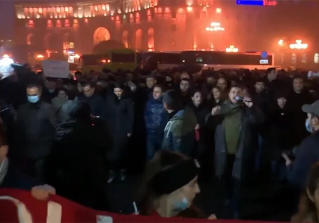 В Ереване проходит очередной «Марш достоинства» с требованием отставки Пашиняна (Видео)