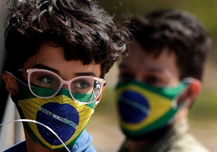 Число заразившихся коронавирусом в Бразилии превысило 7 млн