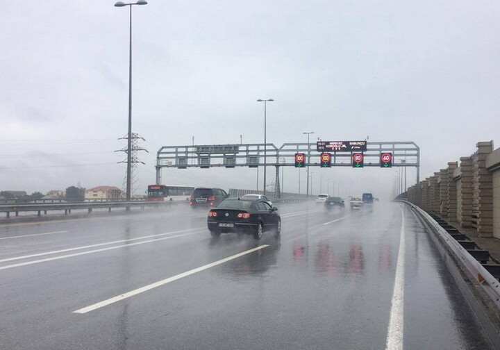 На некоторых дорогах Баку изменен скоростной режим