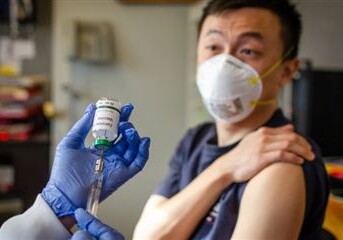 В Китае стартовала вакцинация населения от коронавируса