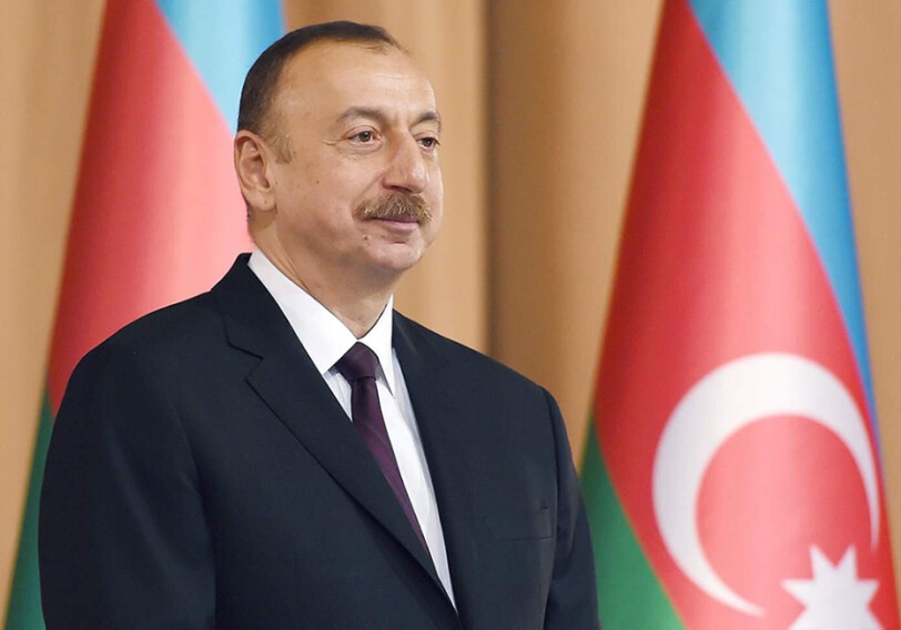 Ильхаму Алиеву пишут: «44-дневная война вновь продемонстрировала миру, каким мудрым политическим деятелем, дипломатом и выдающимся полководцем Вы являетесь»