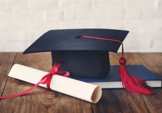 В Азербайджане утвержден размер платы за услуги по признанию дипломов зарубежных вузов и о профессиональном образовании
