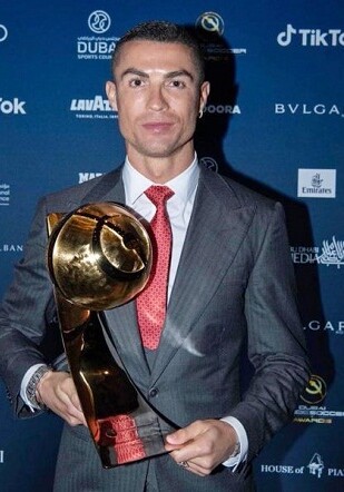 Роналду признан лучшим игроком XXI века по версии Globe Soccer