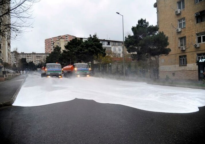 В Баку в очередной раз продезинфицировали улицы (Фото)