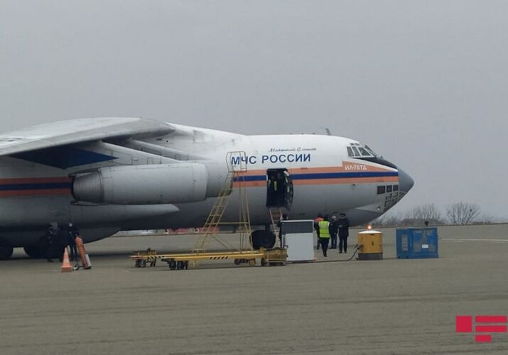 Самолет с саперами МЧС России прибыл в Гянджу (Видео)