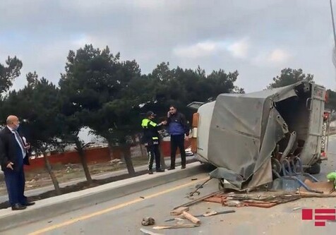 На дороге Баку-Сумгайыт столкнулись УАЗ и легковой автомобиль, есть погибший (Фото-Видео)