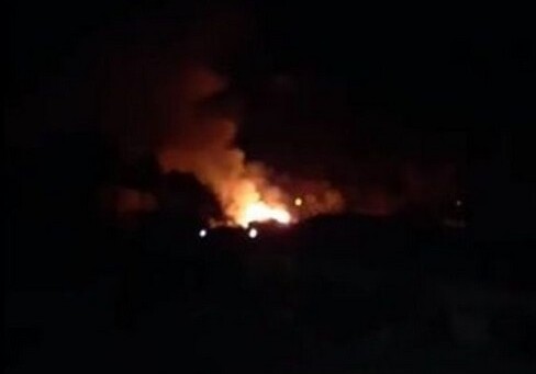 Армяне сжигают дома на землях, которые будут переданы Азербайджану