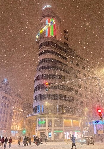 Сильнейший снегопад почти полностью парализовал Мадрид (Фото)