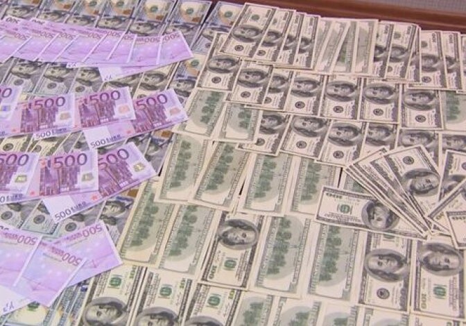 В столице задержан мужчина, продававший доллары дороже официального курса (Фото-Видео) 