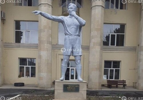 Директор стадиона: «Памятник Тофику Бахрамову перекрасили по ошибке» (Фото)