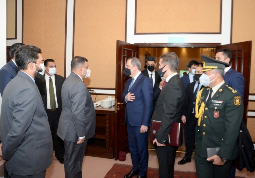 Глава МИД Азербайджана встретился с генеральным директором Организации пограничных работ Пакистана (Фото)