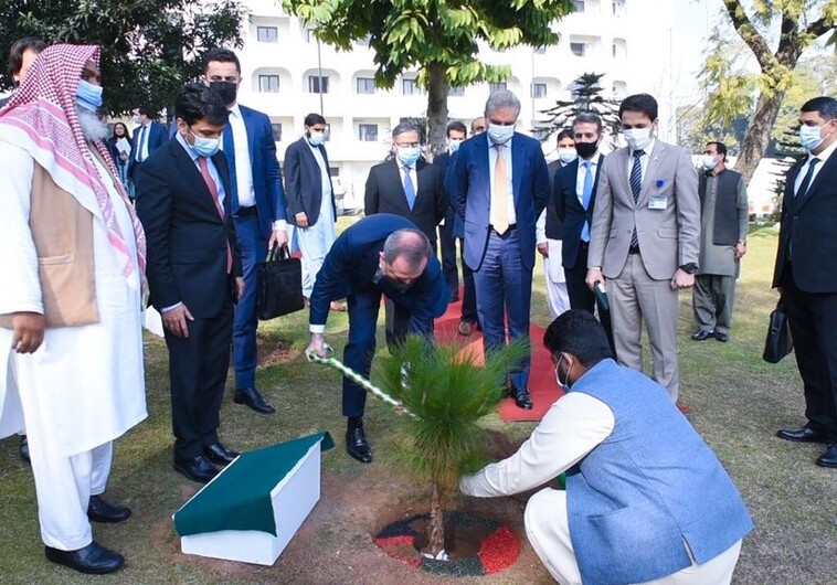 Джейхун Байрамов посадил дерево во дворе МИД Пакистана (Фото)