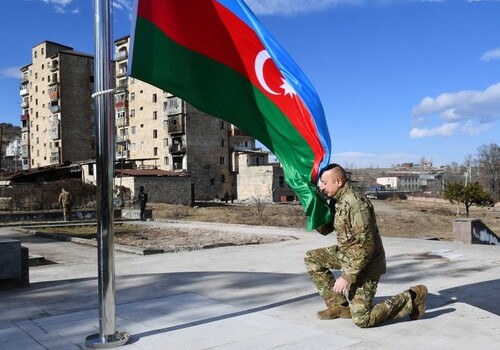Президент Ильхам Алиев поднял флаг Азербайджана в Шуше (Фото)