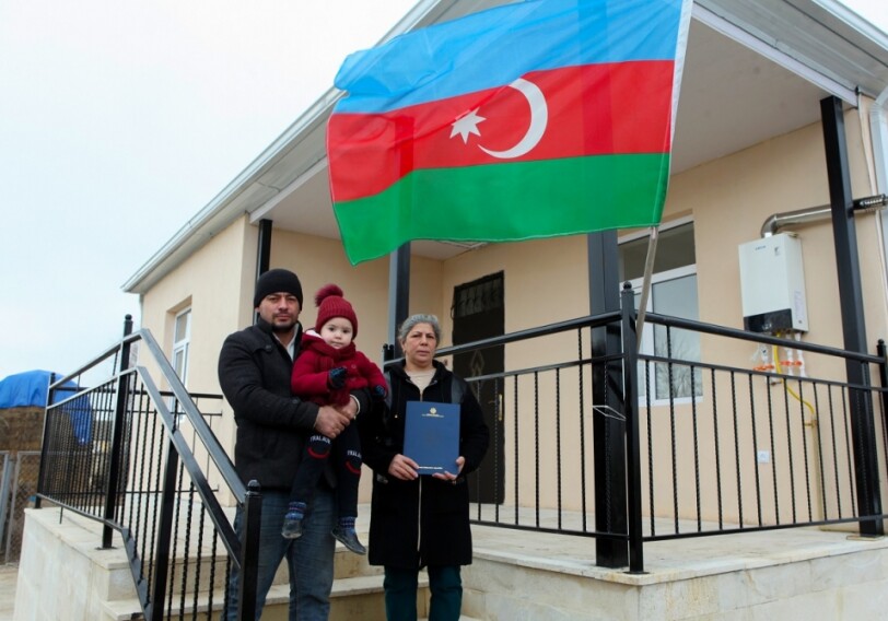 20 семьям шехидов и инвалидам Карабахской войной предоставлены новые дома в регионах (Фото)