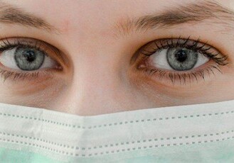 Названы три «глазных» симптома COVID-19