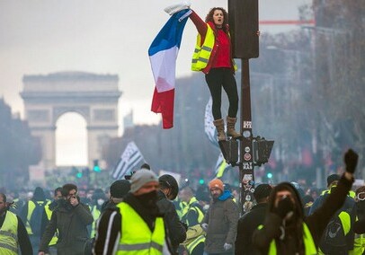 «Желтые жилеты» вновь вышли на акцию протеста в Париже