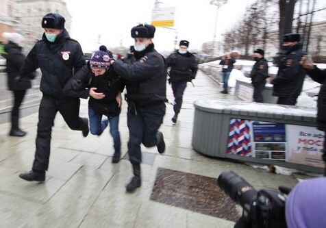 В России на акциях протеста задержали почти две тысячи человек