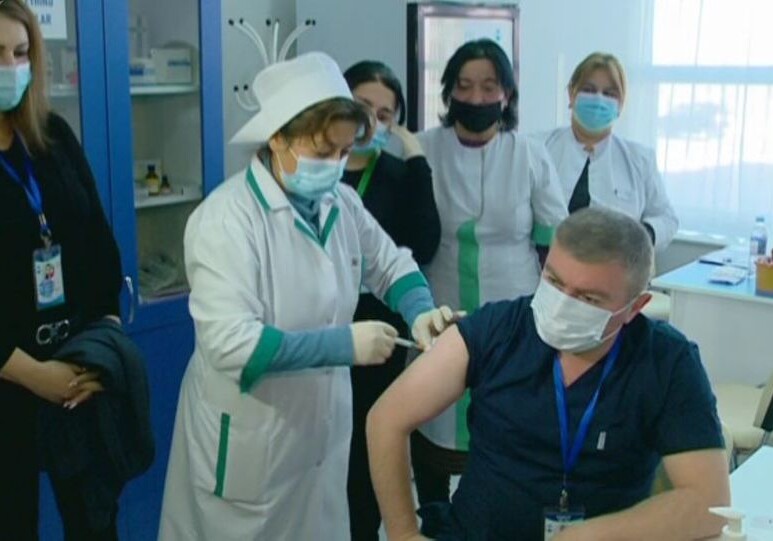 Шамкирские полицейские и врачи подключились к вакцинации от COVID-19 (Фото)