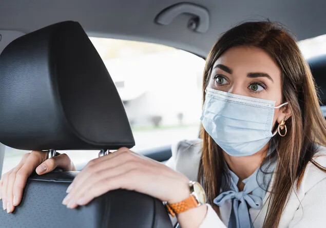 Чужие в одной машине: как не заразиться коронавирусом в такси