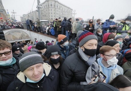 В городах России проходят протестные акции в защиту Навального