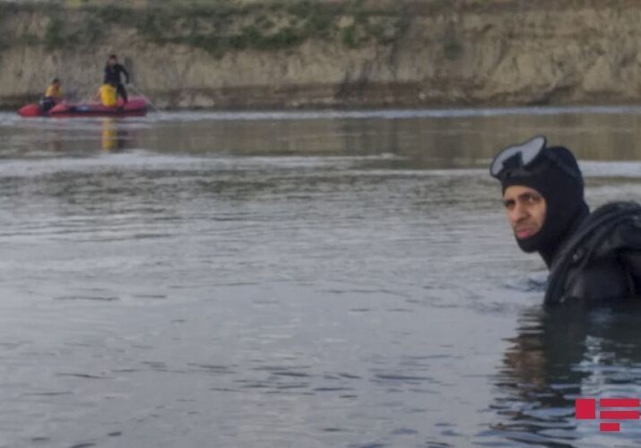 МЧС: Найдено тело одного из утонувших в реке Кура (Видео)