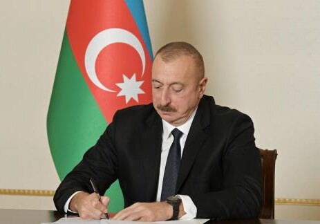 Президент Азербайджана наградил Юань Сикуня орденом «Достлуг»