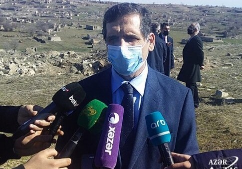 Посол Турции об увиденном в Джебраиле: «Могилы вскрыты, кости покойных разбросаны по округе»