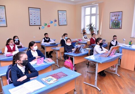 В Азербайджане частично восстановлено 5-дневное школьное обучение