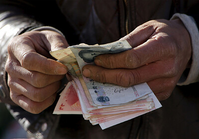 Китайцам заплатят за отказ от наличных денег