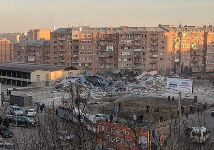 Во Владикавказе после взрыва обрушился торговый центр (Фото-Видео)
