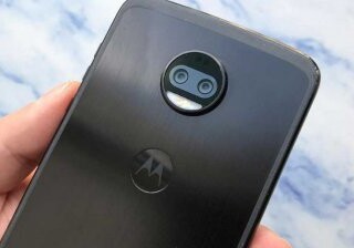 Motorola будет выпускать ударопрочные смартфоны
