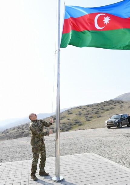 Ильхам Алиев поднял флаг Азербайджана в Лачине (Видео)