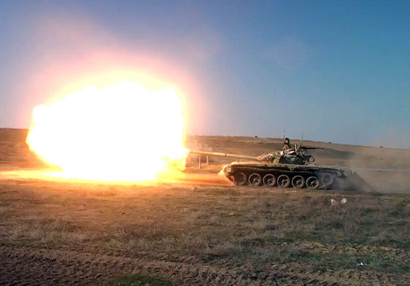 Азербайджанские танкисты провели первые боевые стрельбы в новом учебном году (Видео)