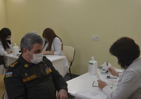 В Азербайджане началась вакцинация военнослужащих от COVID-19 (Фото)