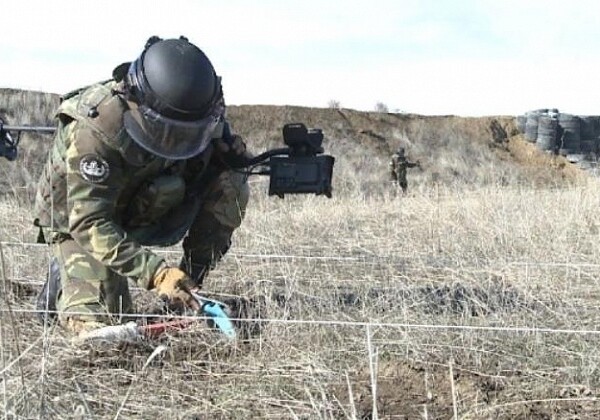 Сотрудники МЧС России и Азербайджана обезвредили 880 мин в Карабахе (Видео)